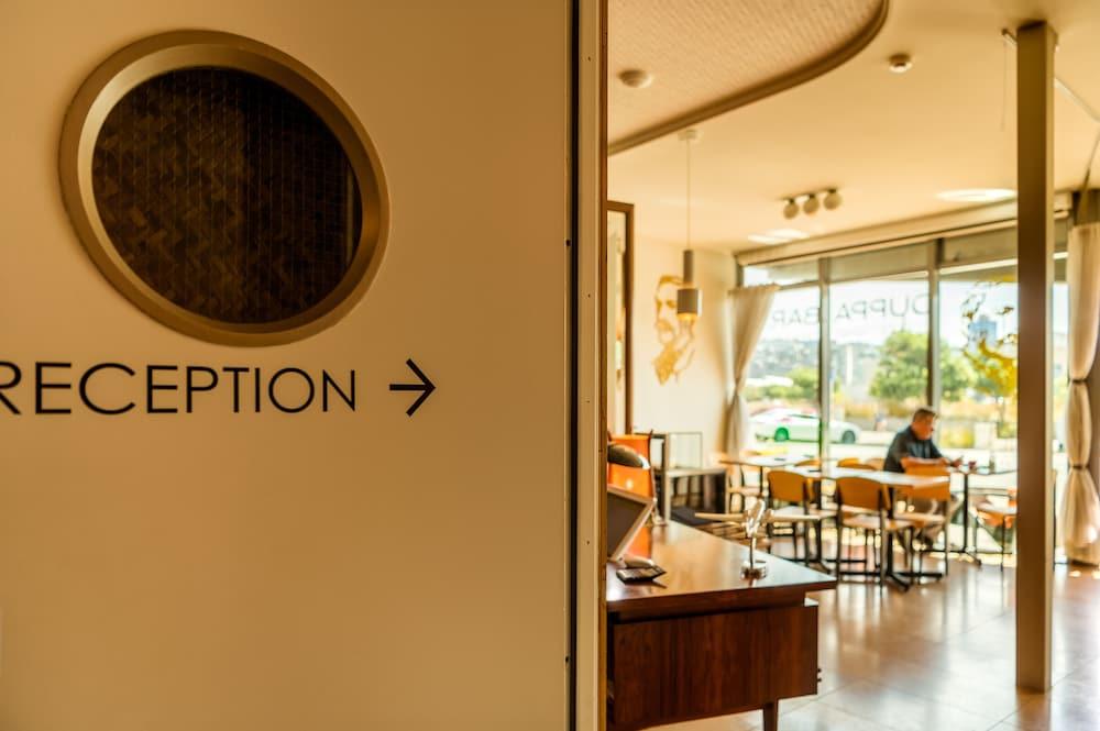 Ohtel Wellington Hotel Екстериор снимка